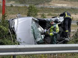 El conductor de un vehículo ha resultado herido grave tras salirse de la calzada en el kilómetro 549 de la autovía A-23 cuando circulaba en dirección a Huesca. /EFE