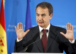 Zapatero pide «prudencia» y «discreción» para resolver el rapto de los tres cooperantes españoles