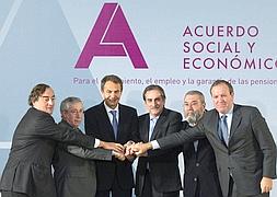 El Gobierno se hace la foto con los sindicatos y la patronal para la puesta de largo de un «gran» acuerdo social