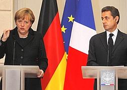 Sarkozy y Merkel pactan reformar los Tratados de la UE para controlar el déficit