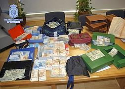 Parte del dinero incautado al electricista./ Foto: Efe | Vídeo: Ep