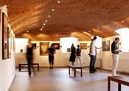 Varias personas observan las obras en el 'Museo de los Falsificadores' en Viena. / www.stadtbekannt.at