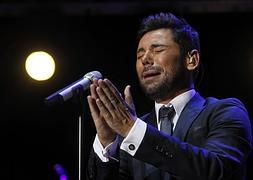 El cantaor Miguel Poveda, durante el concierto. / Kiko Huesca (Efe) / Vídeo Atlas