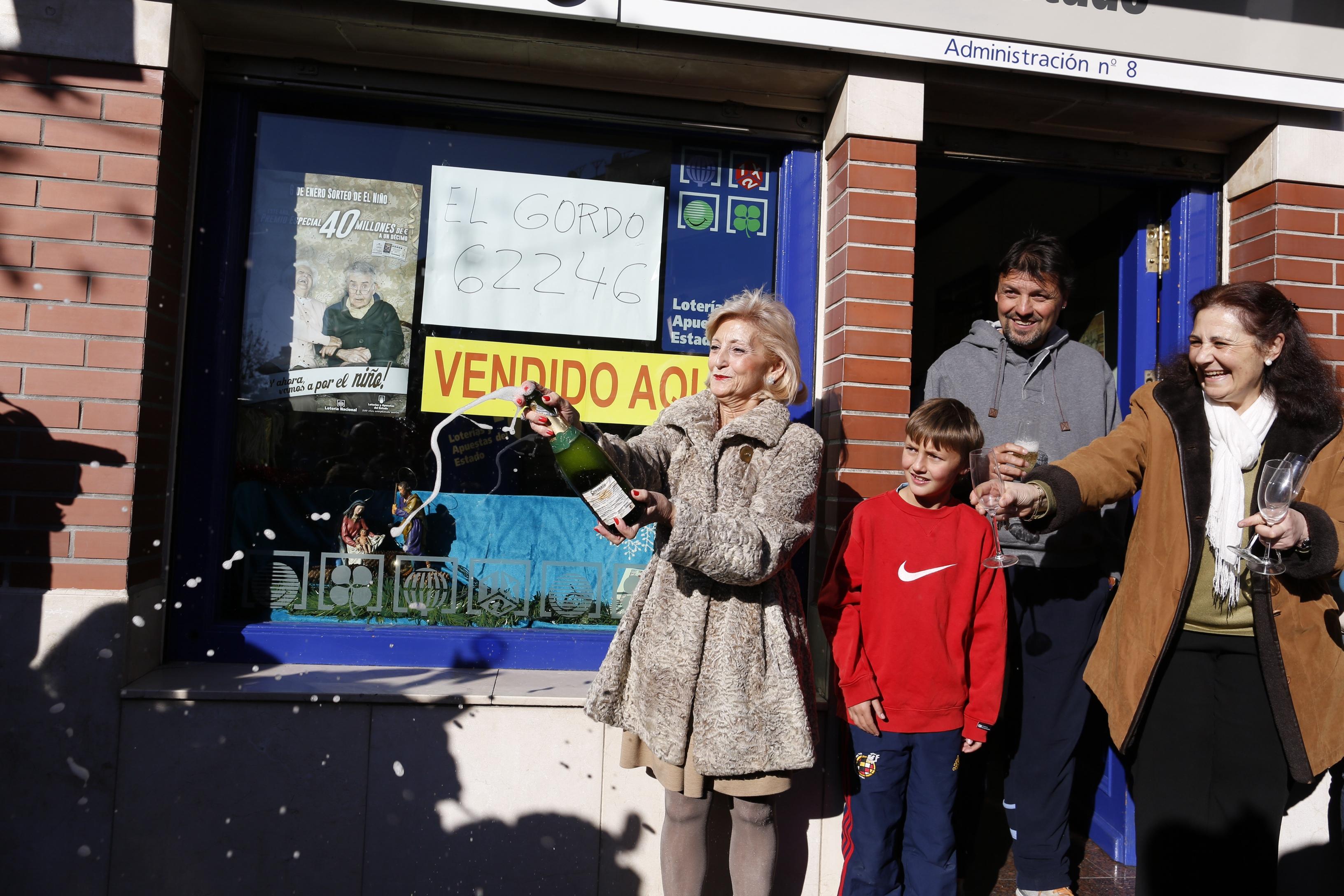 Celebración en la Administración número 8 de Leganés (Madrid). / José Ramón Ladra | Europa Press
