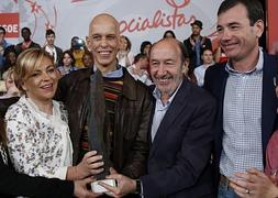 Elena Valenciano (2i), junto a Zerolo, Rubalcaba y Tomás Gómez, hoy en Madrid. / Efe