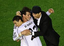 Di Maria, Bale y Ronaldo se funden en un abrazo. / Afp