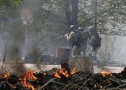 Tropas ucranianas desplegadas cerca de Slaviansk. / Foto: Gleb Garanich (Reuters) | Vídeo: Atlas