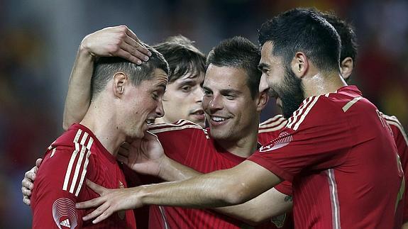 Jugadores de la selección española celebrando un gol.