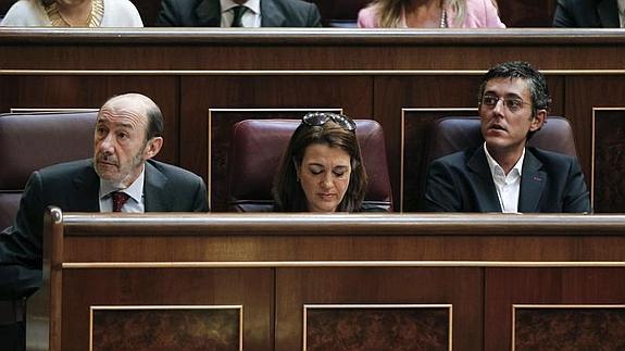 Rubalcaba (i.), en el Congreso. 