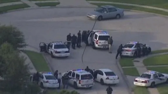 La Policía, apostada en Spring, un suburbio de Houston donde tuvo lugar el tiroteo. 