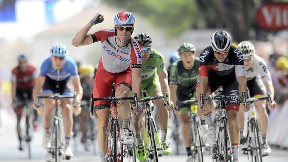 Alexander Kristoff celebra su victoria de etapa.  