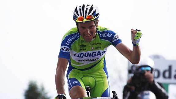 Basso, durante una etapa del Giro de Italia. 