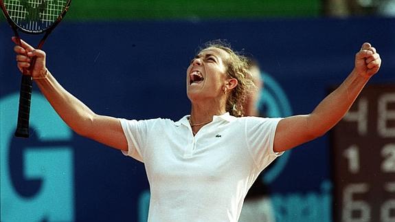 León celebra su triunfo en el Abierto de Madrid en 2000. 