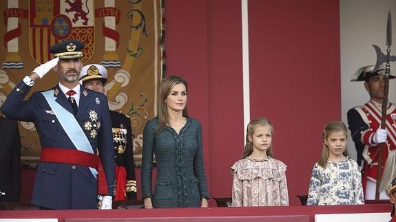 Don Felipe y doña Letizia, junto a su hijas, la princesa Leonor y la infanta Sofía.