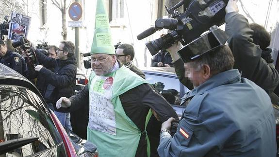 Preferentistas, junto al coche de Blesa.