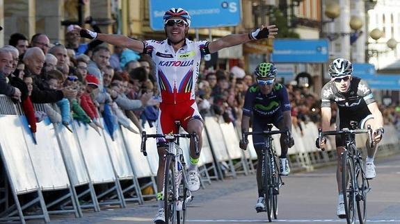 Joaquim Rodríguez (i) celebrando la victoria. 