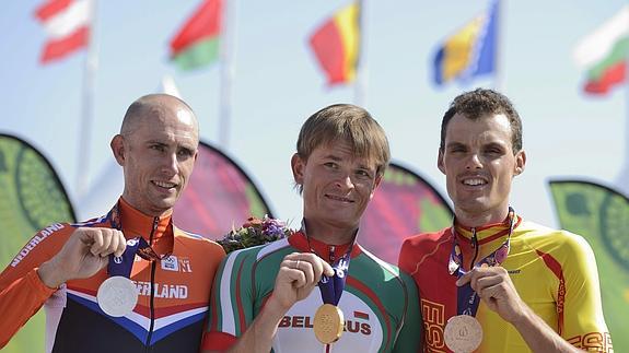 Vasil Kirylenka (centro), el holandés Stef Glement (izda), y León Luis Sánchez. 