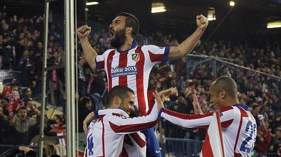 Arda celebra un gol con el Atlético. 