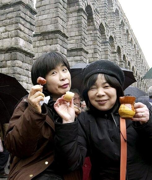 Turistas chinas en Segovia.