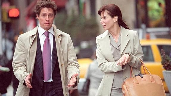 Hugh Grant y Sandra Bullock. 