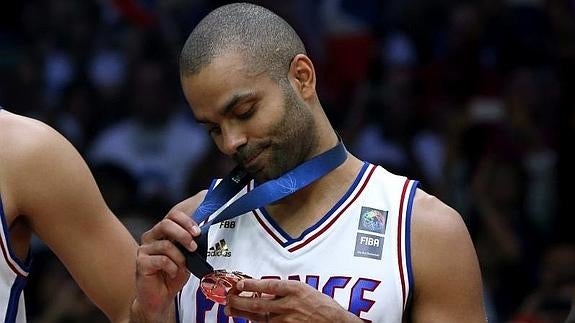 Tony Parker, con la medalla de bronce. 