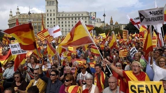 Manifestación en la plaza de Catalunya. 