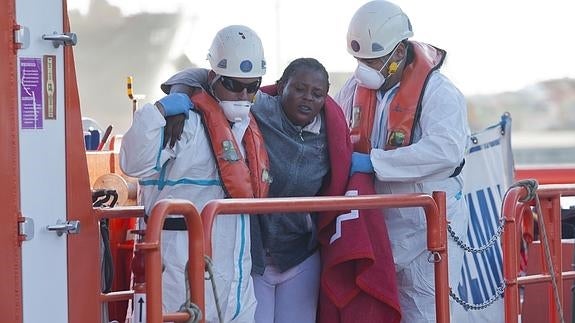 Los supervivientes han llegado al puerto de Málaga.