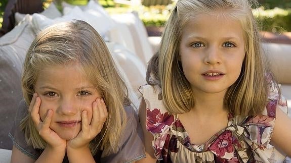 La infanta Sofía y la princesa Leonor. 