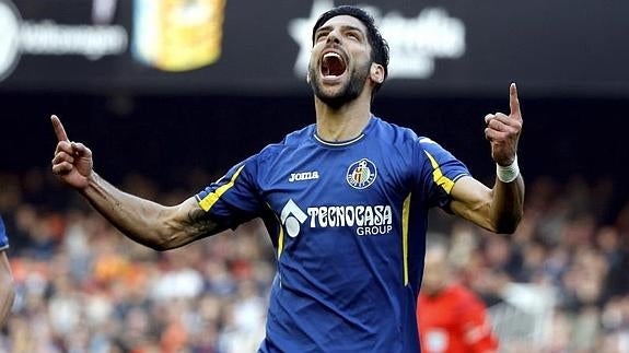 Ángel Lafita celebra su gol ante el Valencia. 