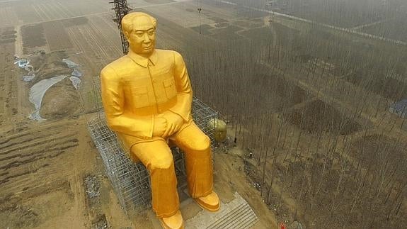 La estatua de Mao.