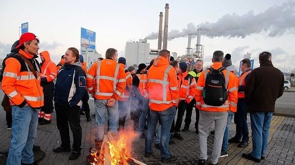 Trabajadores en el puerto de Rotterdam.