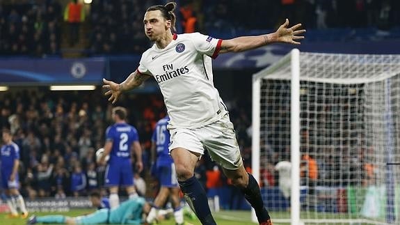 Ibrahimovic celebra un gol. 