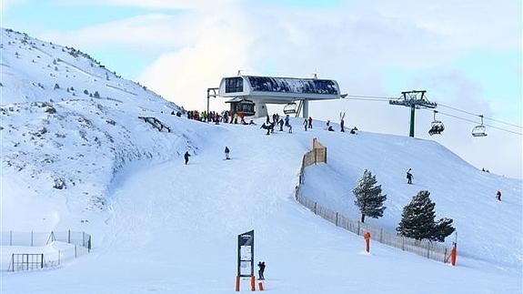 Las pistas de La Molina se preparan para la llegada de un buen número de esquiadores