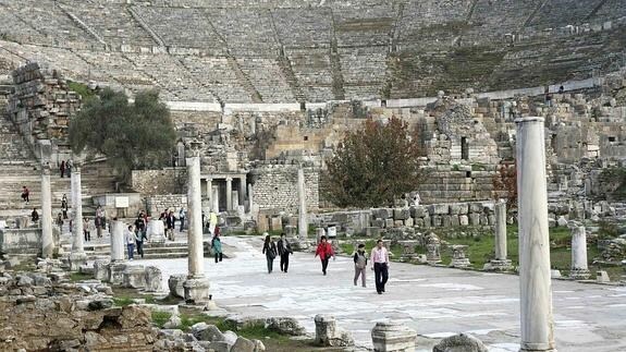 Turistas visitan las ruinas de Éfeso en Selcuk (Turquía). 