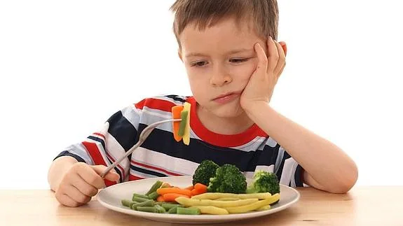 Nunca hay que castigar a un niño con un alimento, si no puede acabar mirándolo con mala cara y no querrá comerlo. 