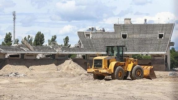 Derribo del mítico Nepstadion de Budapest. 