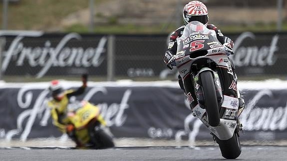 Johann Zarco celebra su victoria en el circuito de Montmeló. 