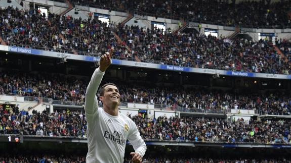 Cristiano Ronaldo, celebra un gol en el Santiago Bernabéu. 