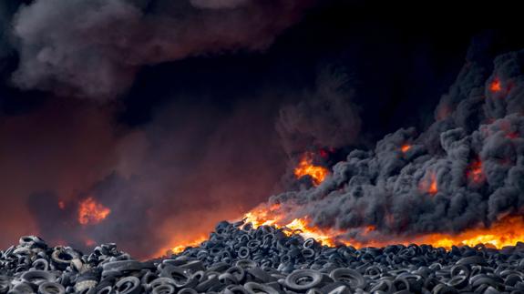 Neumáticos ardiendo en Seseña. 