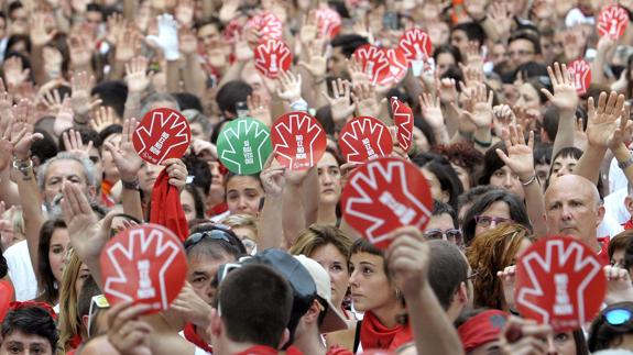 Concentración contra las agresiones sexistas en los sanfermines.