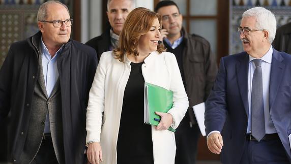 Susana Díaz encabeza una comitiva. 