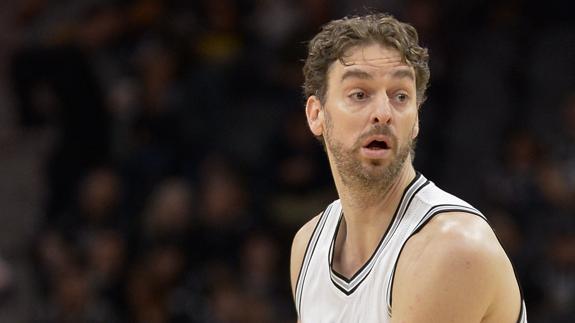 Pau Gasol, durante un partido con los Spurs. 