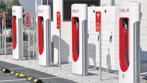 La estación de carga para vehículos Tesla en Cúllar, Granada.