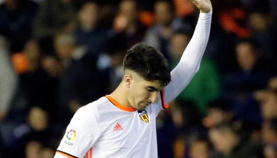 Carlos Soler, tras marcar el gol de la victoria del Valencia en Mestalla. 