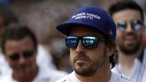 Fernando Alonso, con gesto serio. 