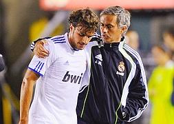 Mourinho y Pedro León firman esta noche autógrafos a los peñistas blancos