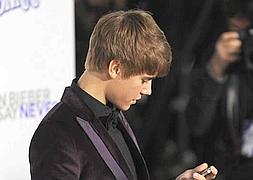 Justin Bieber quiere felicitarte San Valentín por teléfono