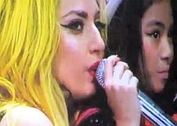 Lady Gaga hace un dueto con la niña que cantó 'Born This Way' en YouTube