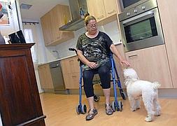 María del Carmen, una minusválida, ha denunciado a la Consejería por el impago de una subvención para hacer obras de adaptación en su vivienda. Nacho García/AGM