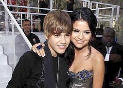 Justin Bieber y Selena Gómez se regalan amor vía Twitter :: AP